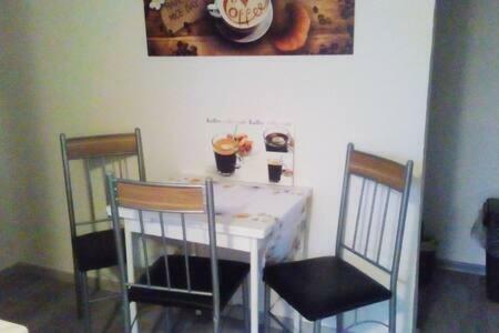 Kleines Apartement Zwischen Ega Und Messe Erfurt Luaran gambar